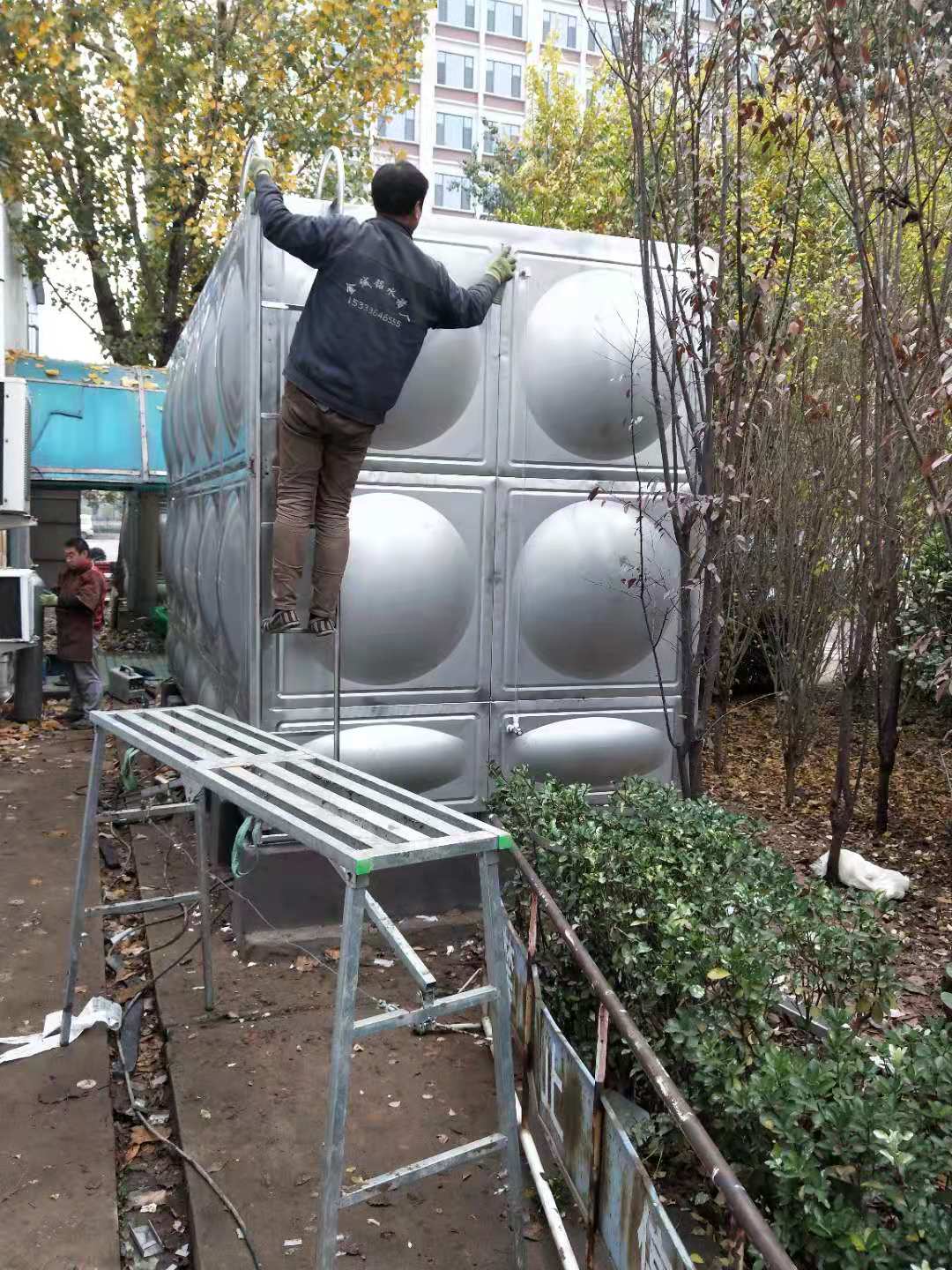不锈钢水箱的装置测试及算帐(图1) 长治25方保温水箱.jpg